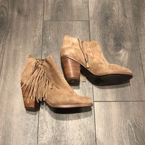 Vince Camuto Fringe Bootie Sz 9